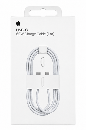 تصویری از بستهبندی یک کابل USB-C سفید روی پسزمینه کاملاً سفید است. جعبه طراحی ساده و مینیمالی دارد و در قسمت بالایی آن لوگوی اپل و عبارت USB-C 60W Charge Cable (1 m) دیده میشود. در بخش مرکزی جعبه، تصویر کابل سفیدِ بافتهشده قرار گرفته که به شکل مرتب دا